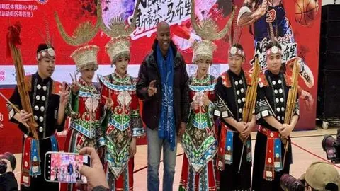 “中国男队勇夺亚冬会5000米接力铜牌”