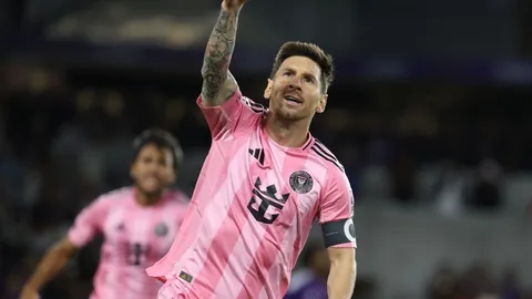 拜仁狂胜法蘭克福6-0，馬內四球穆西亞拉、小新添彩共襄盛举