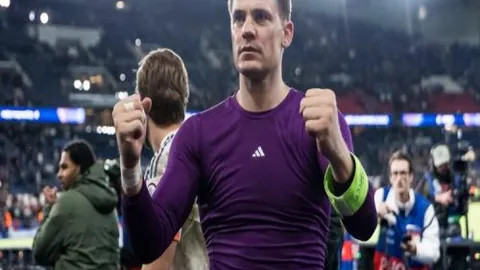 17岁中国女篮新星10分钟轰下17分泪洒赛场，与三大“女长城”同场争艳